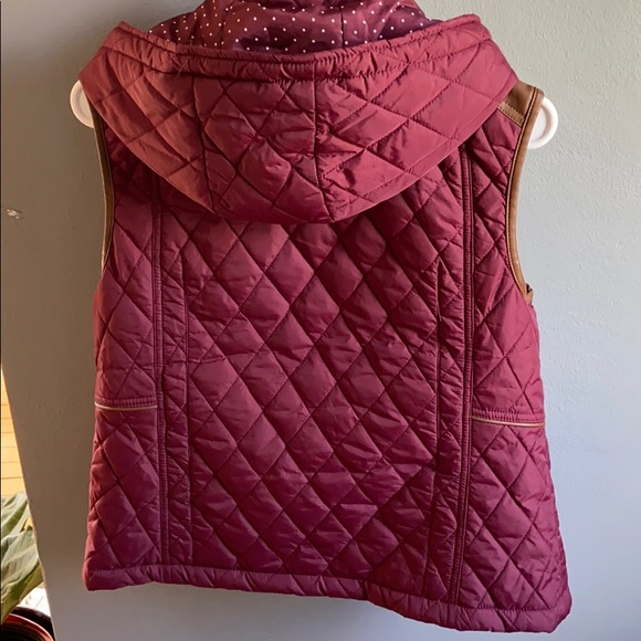 Comfy maroon vest size L from altardstate - Picture 4 of 4